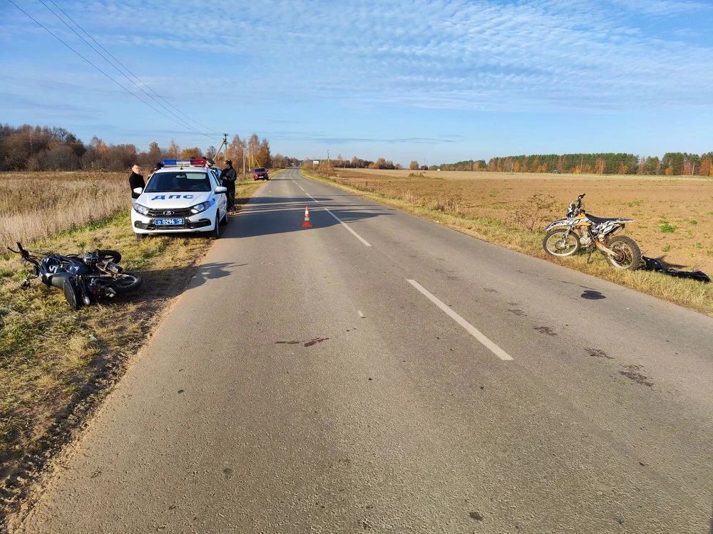 В 14.20 на 4 км автодороги Пернянгаши-Сиухино-Троицкий Посад Горномарийского района 14-летний водитель мотоцикла KAYO К1(не имея права управления), по предварительным данным, при повороте налево не убедился в безопасности...