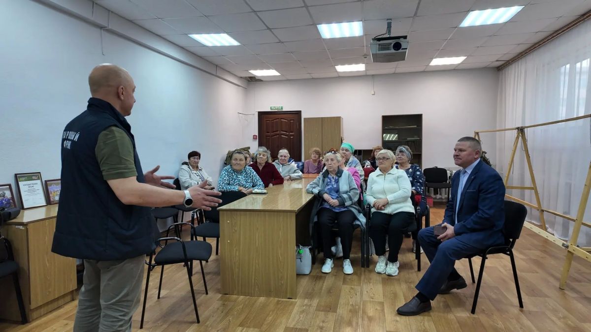 В Республике Марий Эл в рамках оперативно-профилактического мероприятия «Внимание – мошенники!» полицейские и общественники проводят беседы В Республике Марий Эл в рамках оперативно-профилактического мероприятия «Внимание – мошенники!» полицейские и общественники проводят беседы