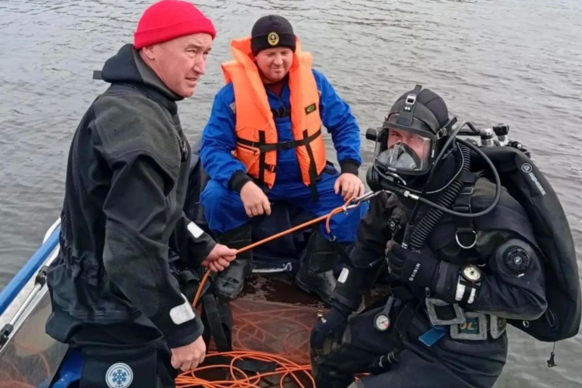Водолазы МАСС обследовали дно Волги на глубине 12 метров