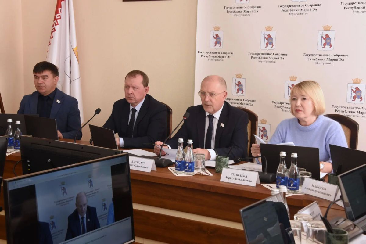 Под председательством Михаила Васютина состоялось заседание Президиума марийского парламента