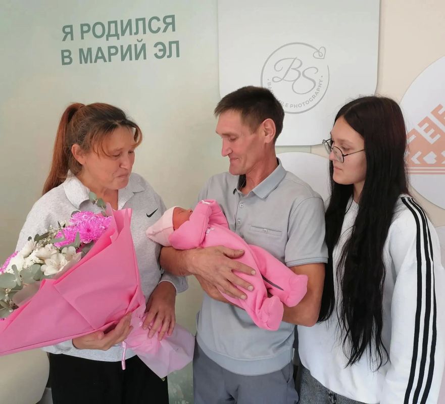 Из Перинатального центра Йошкар-Олы недавно выписалась многодетная мама, у которой родился десятый ребенок – девочка Из Перинатального центра Йошкар-Олы недавно выписалась многодетная мама, у которой родился десятый ребенок – девочка