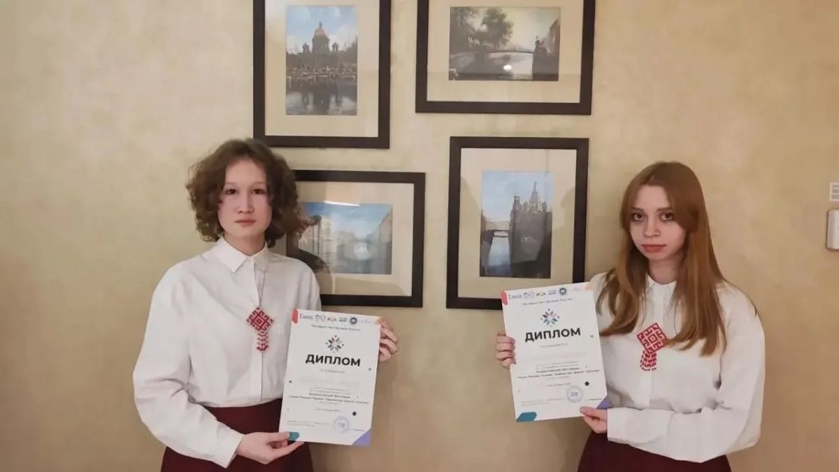 Школьницы Йошкар-Олы привезли награды с конкурса чтецов в Санкт-Петербурге