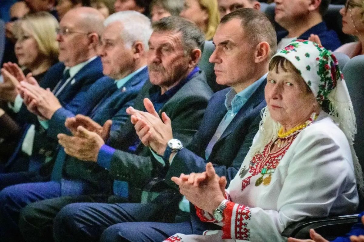 Юрий Зайцев поздравил аграриев Марий Эл с профессиональным праздником Юрий Зайцев поздравил аграриев Марий Эл с профессиональным праздником