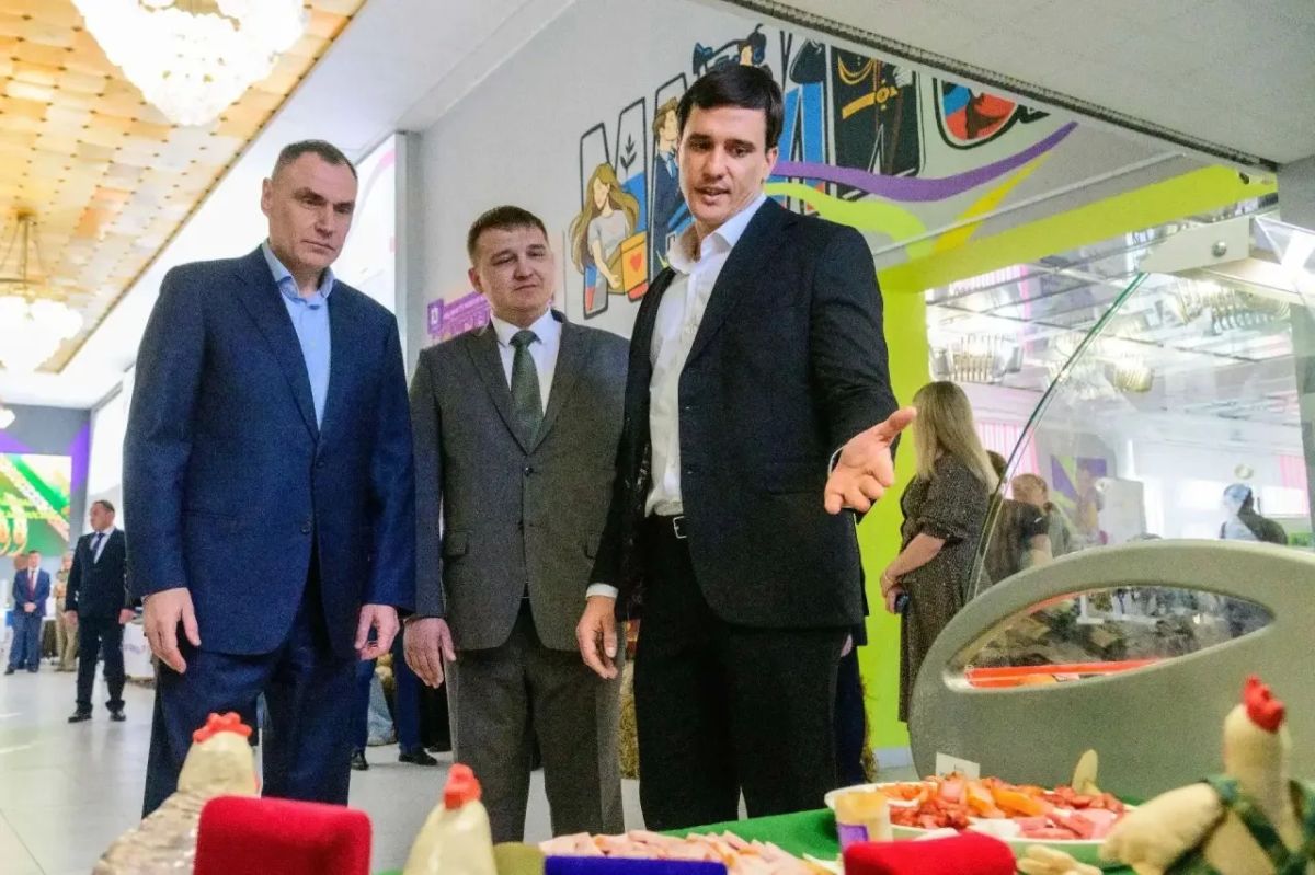 Юрий Зайцев поздравил аграриев Марий Эл с профессиональным праздником Юрий Зайцев поздравил аграриев Марий Эл с профессиональным праздником