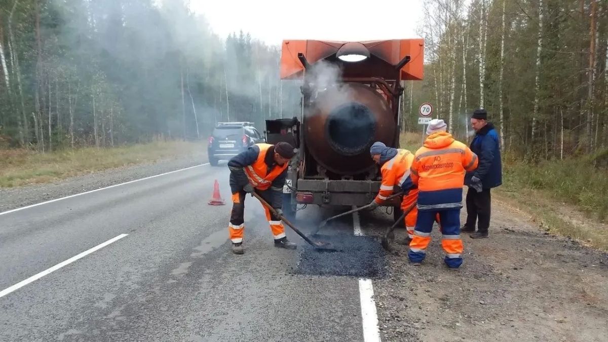 До морозов дорожники на максималках устраняют ямы на трассах в Марий Эл