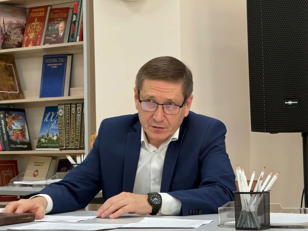 Традиционная еженедельная планёрка с руководителями структурных подразделений мэрии, муниципальных организаций и подведомственных учреждений на этой неделе прошла в необычном формате