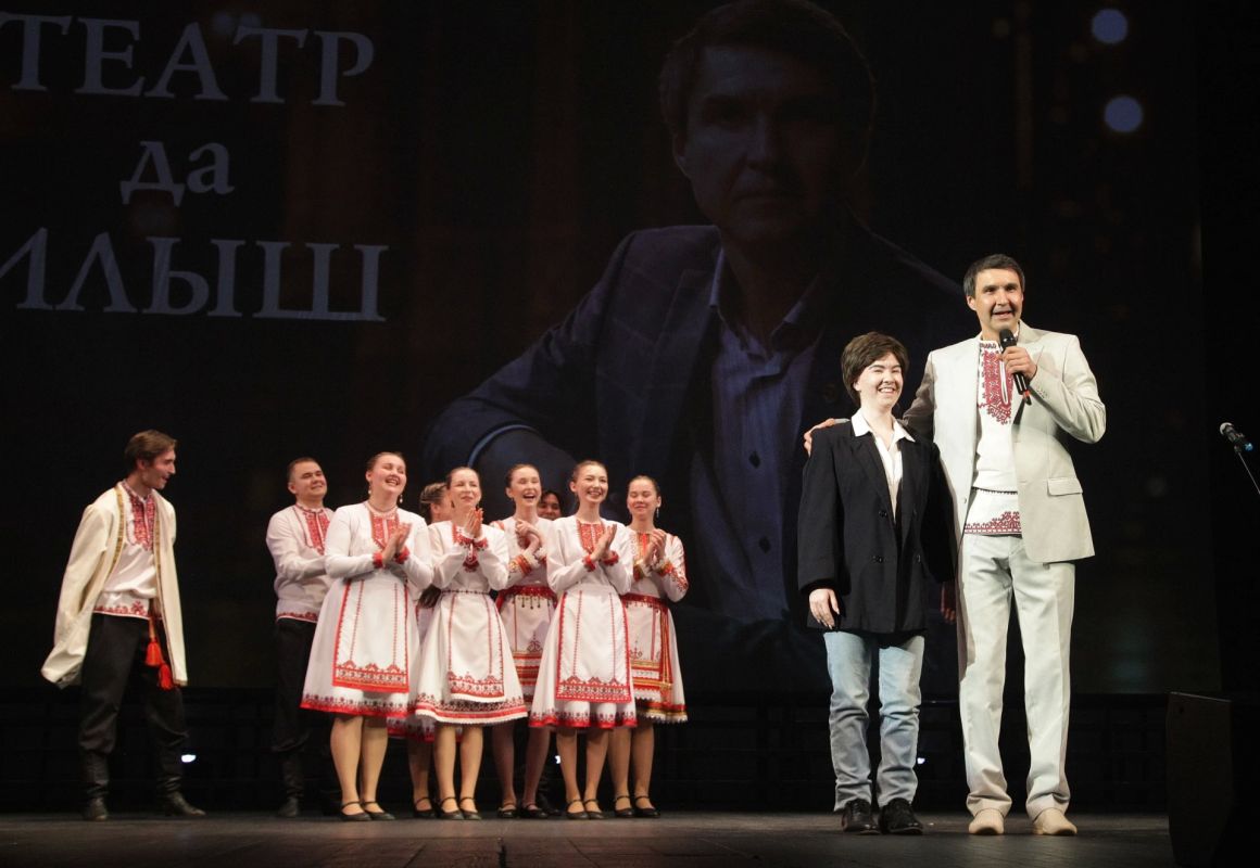 В Йошкар-Оле состоялся творческий вечер народного артиста Марий Эл, художественного руководителя театра им. Шкетана Романа Алексеева, посвященный его 50-летию В Йошкар-Оле состоялся творческий вечер народного артиста Марий Эл, художественного руководителя театра им. Шкетана Романа Алексеева, посвященный его 50-летию