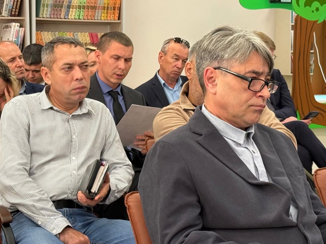 Традиционная еженедельная планёрка с руководителями структурных подразделений мэрии, муниципальных организаций и подведомственных учреждений на этой неделе прошла в необычном формате Традиционная еженедельная планёрка с руководителями структурных подразделений мэрии, муниципальных организаций и подведомственных учреждений на этой неделе прошла в необычном формате