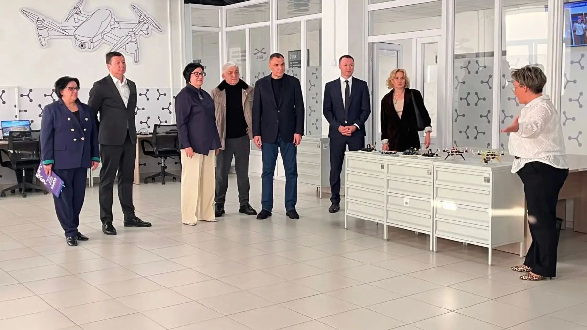 Юрий Зайцев: На встрече с губернатором Ульяновской области Алексеем Юрьевичем Русских обсудили развитие межрегионального сотрудничества - укрепление культурно-гуманитарных связей, а также вопросы здравоохранения и внедрение... Юрий Зайцев: На встрече с губернатором Ульяновской области Алексеем Юрьевичем Русских обсудили развитие межрегионального сотрудничества - укрепление культурно-гуманитарных связей, а также вопросы здравоохранения и внедрение...