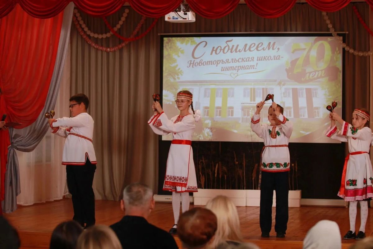 Новоторъяльской школе-интернату исполнилось 70 лет Новоторъяльской школе-интернату исполнилось 70 лет