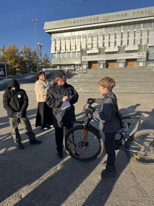В Йошкар-Оле продолжаются рейды по пресечению нарушений на Набережной Малой Кокшаги, площади Девы Марии и у Академического русского театра драмы имени Георгия Константинова В Йошкар-Оле продолжаются рейды по пресечению нарушений на Набережной Малой Кокшаги, площади Девы Марии и у Академического русского театра драмы имени Георгия Константинова