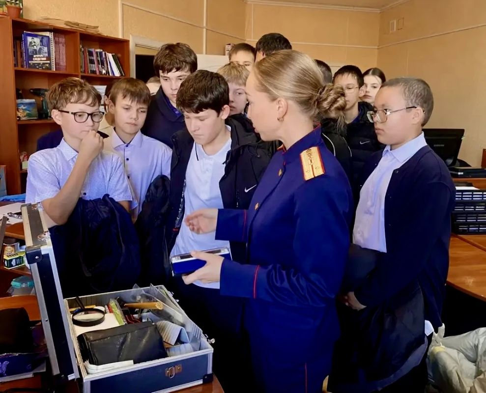 В городе Козьмодемьянск следователи провели урок с учащимися кадетского класса