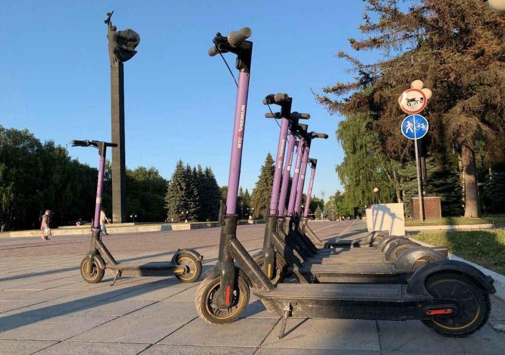 В Йошкар-Оле запустили пилотную систему видеоаналитики, которая с помощью ИИ выявляет пользователей электросамокатов, катающихся в закрытых пешеходных зонах