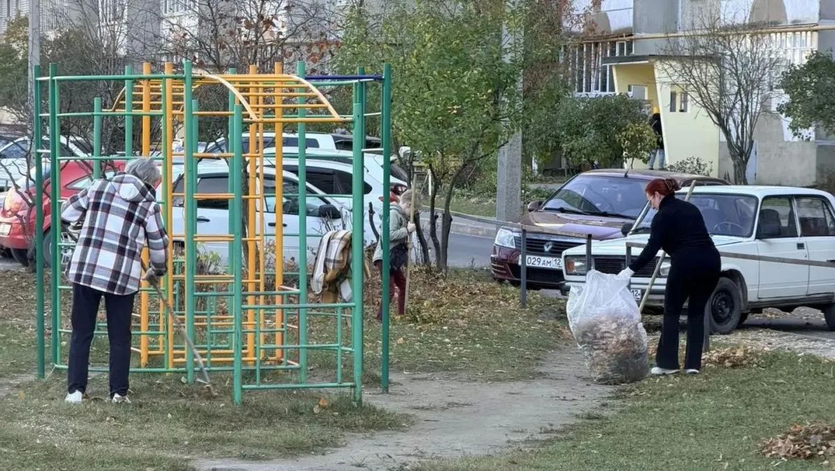 В ТОС «Кирова, 15» объединились с соседями и провели субботник
