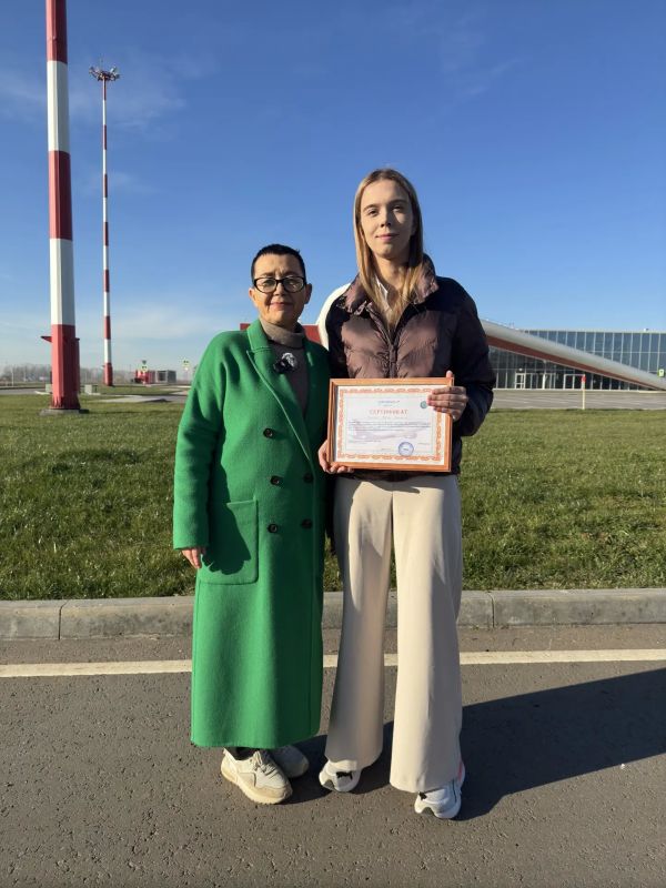Сегодня председатель Избиркома республики Ирина Татаринова вручила сертификат Марии Поляниной — за участие во Всероссийской акции «Будь со страной»!