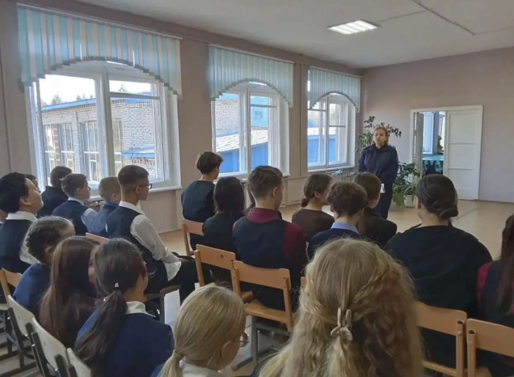 В Советском и Новоторъяльском районах республики полицейские проводят уроки дорожной безопасности В Советском и Новоторъяльском районах республики полицейские проводят уроки дорожной безопасности
