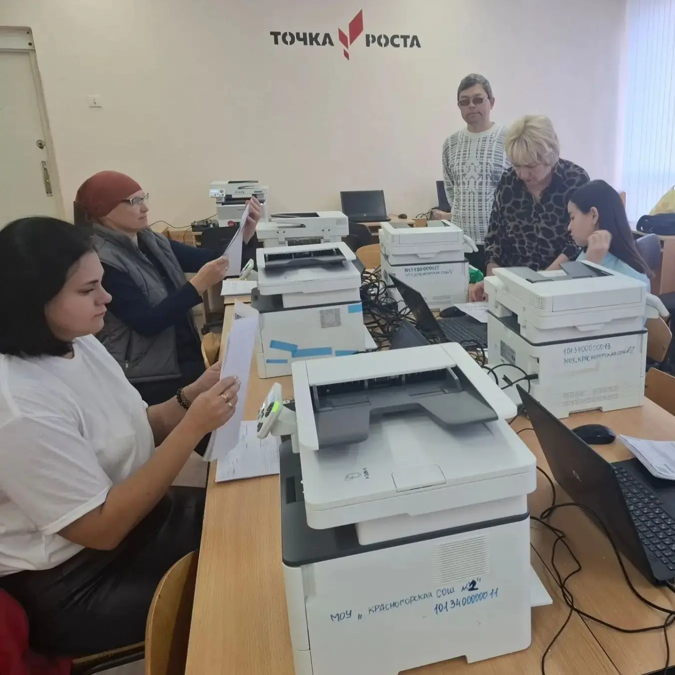 Работники ППЭ знакомятся с Астра Линукс