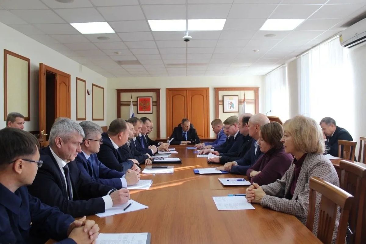 Оценили готовность электросетевого комплекса к осенне-зимнему периоду Оценили готовность электросетевого комплекса к осенне-зимнему периоду