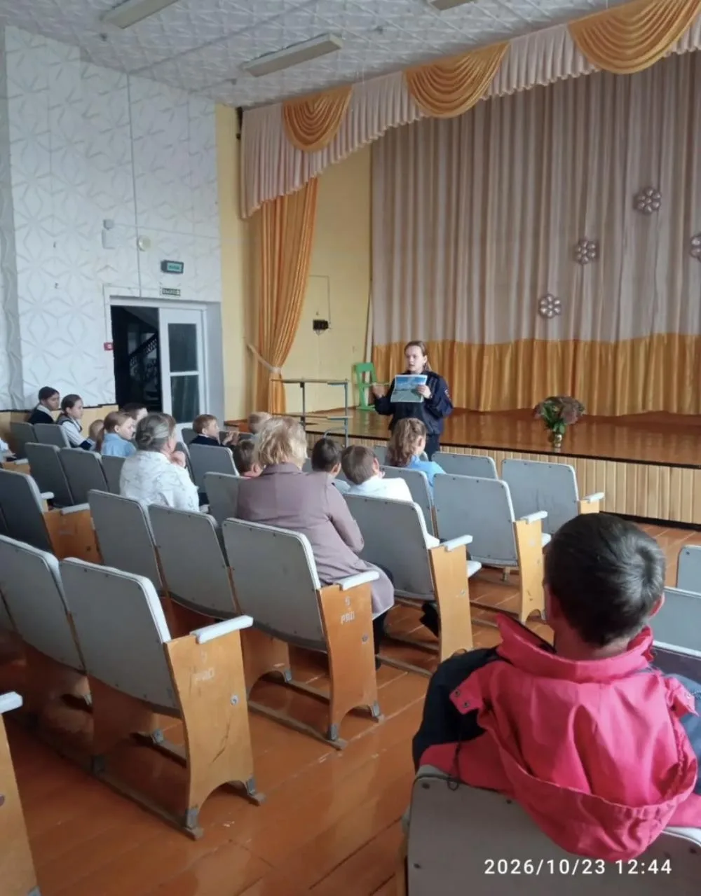 В Советском и Новоторъяльском районах республики полицейские проводят уроки дорожной безопасности