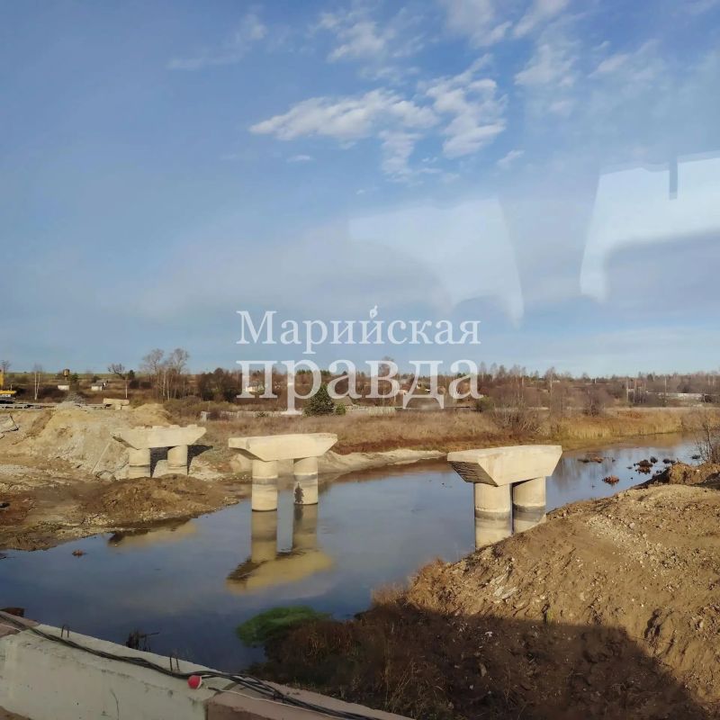 На объездной поселка Новый Торъял продолжается капитальный ремонт моста через реку Шукшан На объездной поселка Новый Торъял продолжается капитальный ремонт моста через реку Шукшан