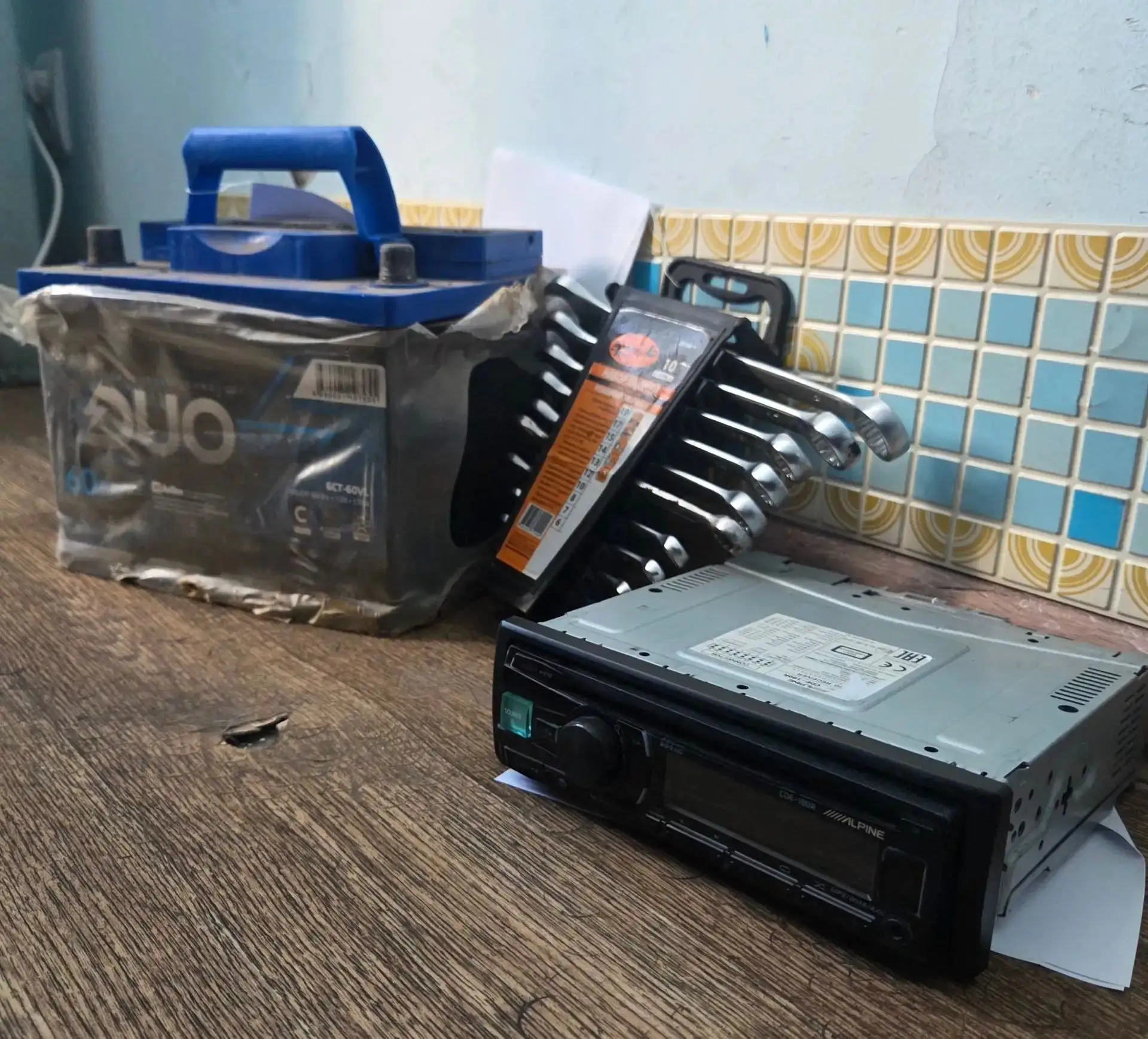 В Советском районе оперативники задержали подозреваемых в краже из автомашины