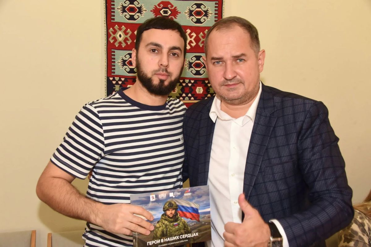 В рамках всероссийской акции «Пирог на четвертое» Первый заместитель Председателя Госсобрания Марий Эл Лариса Яковлева вместе с коллегами-депутатами Ренатом Магсумовым и Натальей Пушкиной, а также членами регионального... В рамках всероссийской акции «Пирог на четвертое» Первый заместитель Председателя Госсобрания Марий Эл Лариса Яковлева вместе с коллегами-депутатами Ренатом Магсумовым и Натальей Пушкиной, а также членами регионального...
