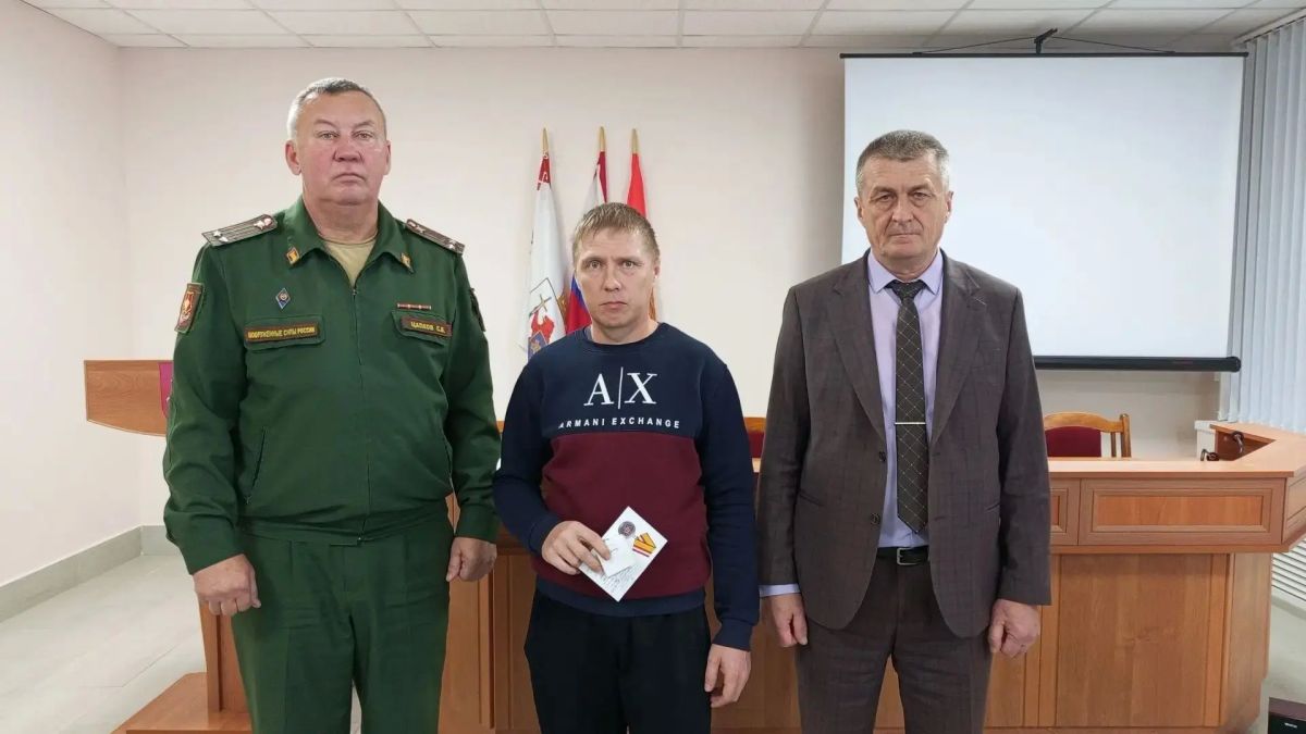 Исполняющий обязанности Главы Куженерского муниципального округа Сергей Сидоркин совместно с военным комиссаром Сергеем Цапковым и Председателем Собрания депутатов Куженерского муниципального округа Ольгой Ярыгиной... Исполняющий обязанности Главы Куженерского муниципального округа Сергей Сидоркин совместно с военным комиссаром Сергеем Цапковым и Председателем Собрания депутатов Куженерского муниципального округа Ольгой Ярыгиной...