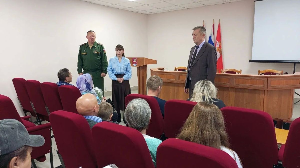 Исполняющий обязанности Главы Куженерского муниципального округа Сергей Сидоркин совместно с военным комиссаром Сергеем Цапковым и Председателем Собрания депутатов Куженерского муниципального округа Ольгой Ярыгиной... Исполняющий обязанности Главы Куженерского муниципального округа Сергей Сидоркин совместно с военным комиссаром Сергеем Цапковым и Председателем Собрания депутатов Куженерского муниципального округа Ольгой Ярыгиной...